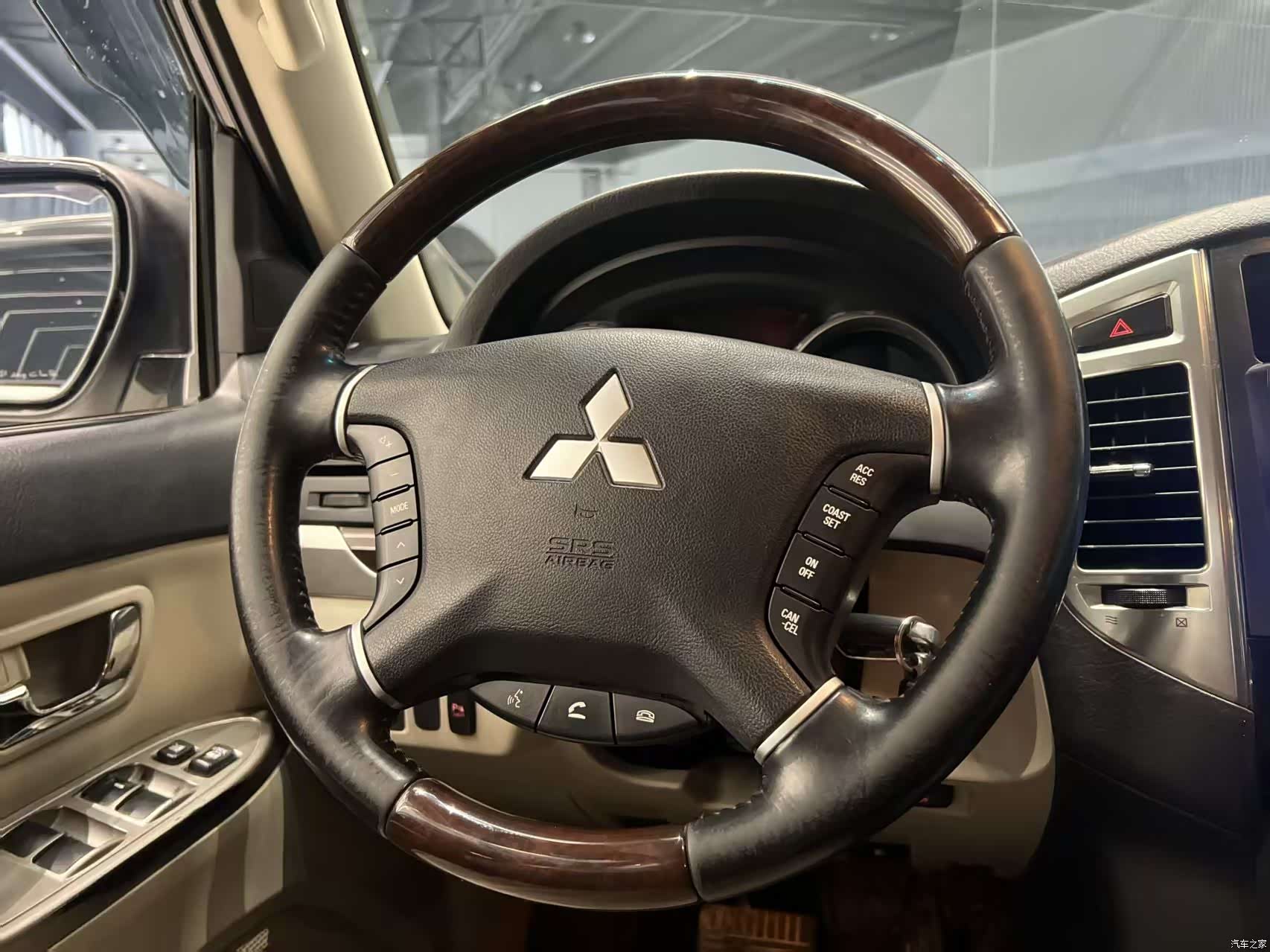Mitsubishi Pajero, 2019 8