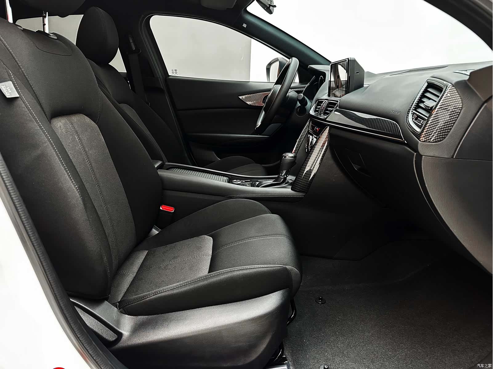 Mazda CX-4, 2023 15