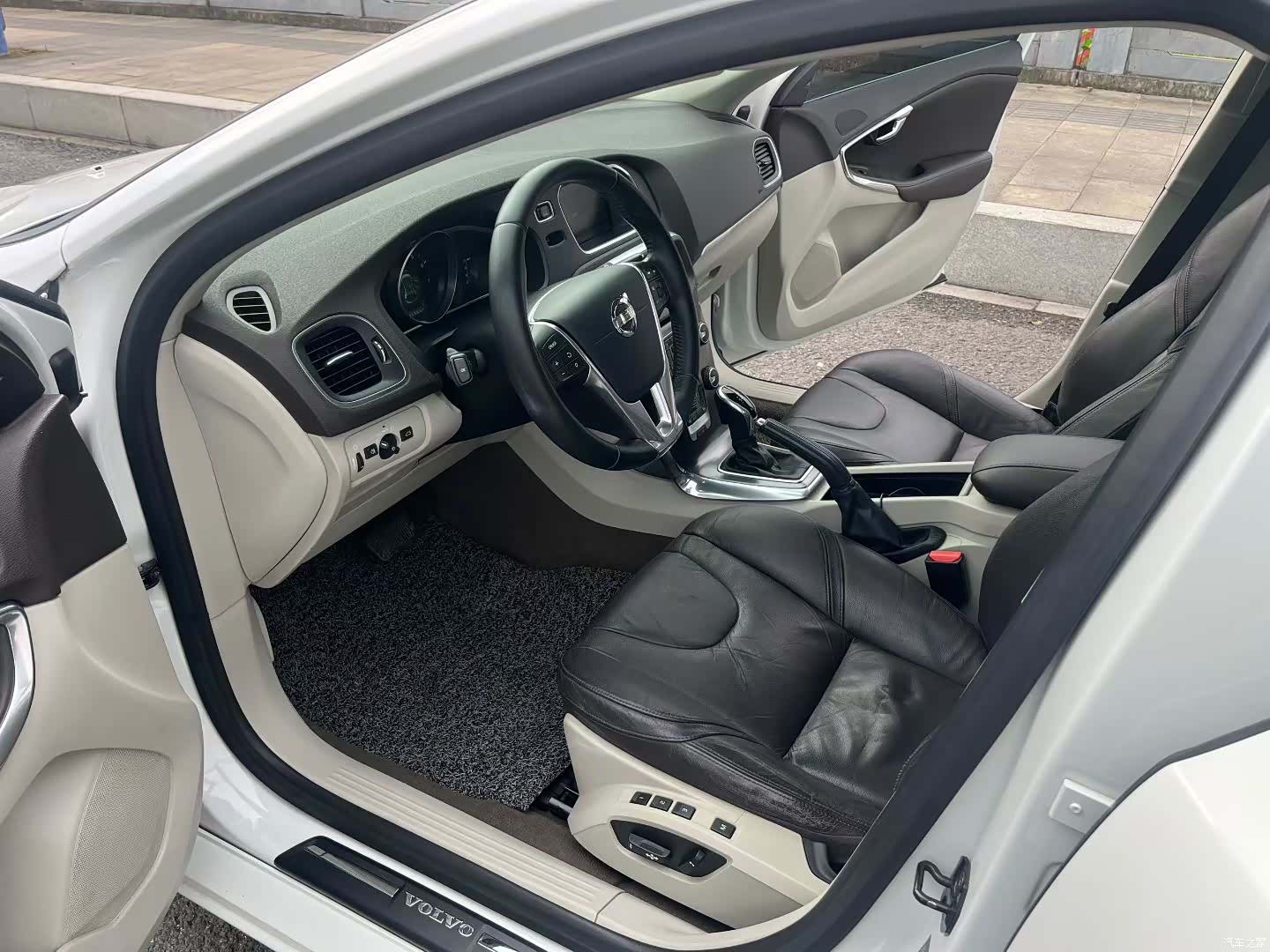 Volvo V40, 2013 4