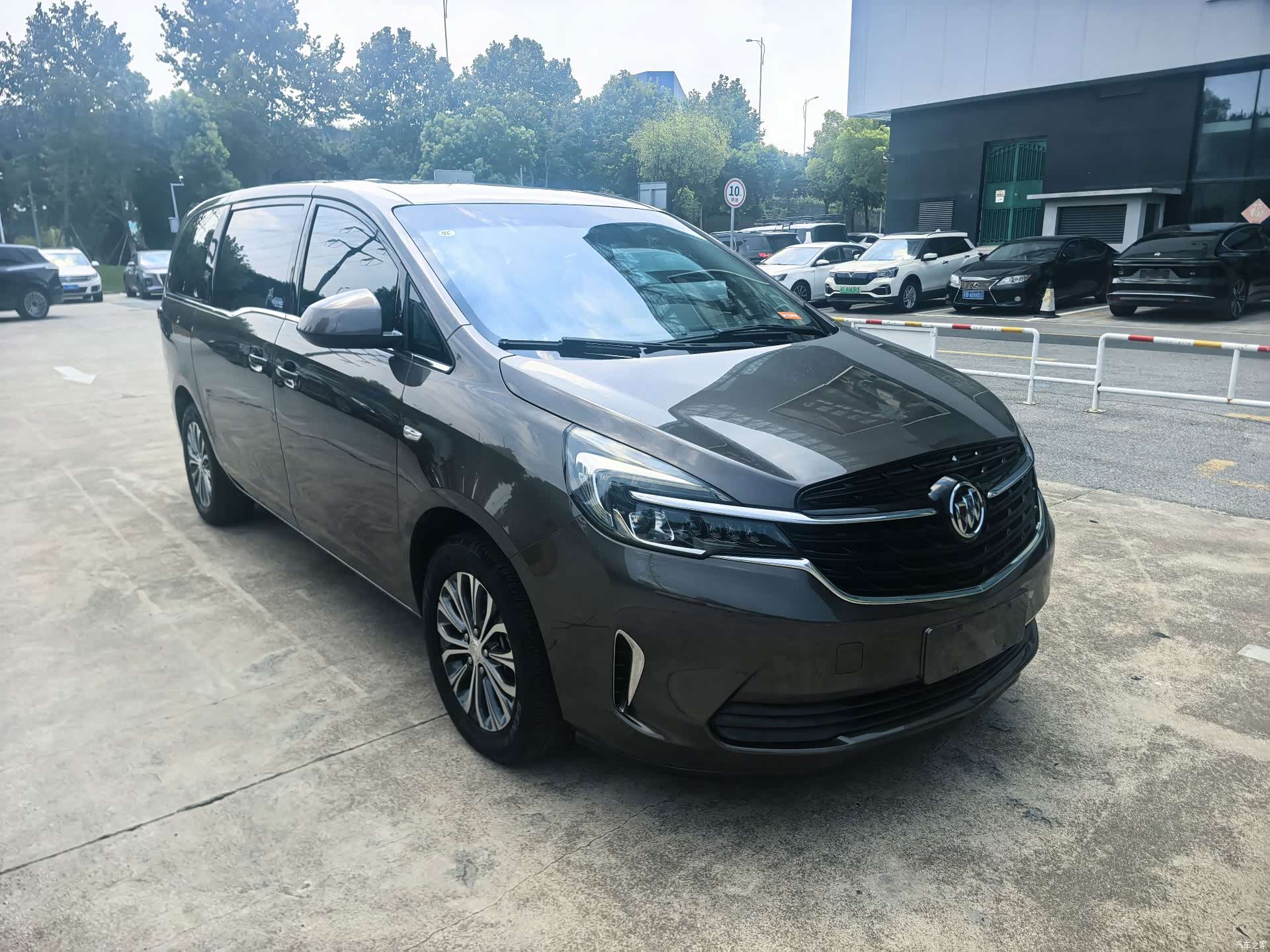 Buick GL8, 2021 3