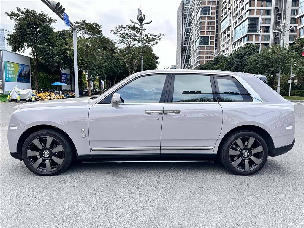 Rolls-Royce Cullinan, 2022 2