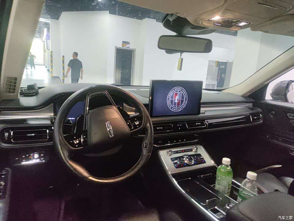Lincoln Aviator, 2023 все фото