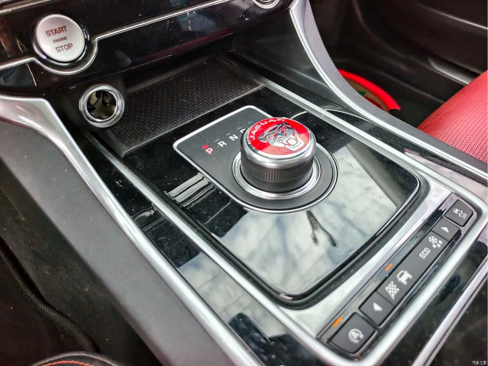Jaguar XE, 2017 8