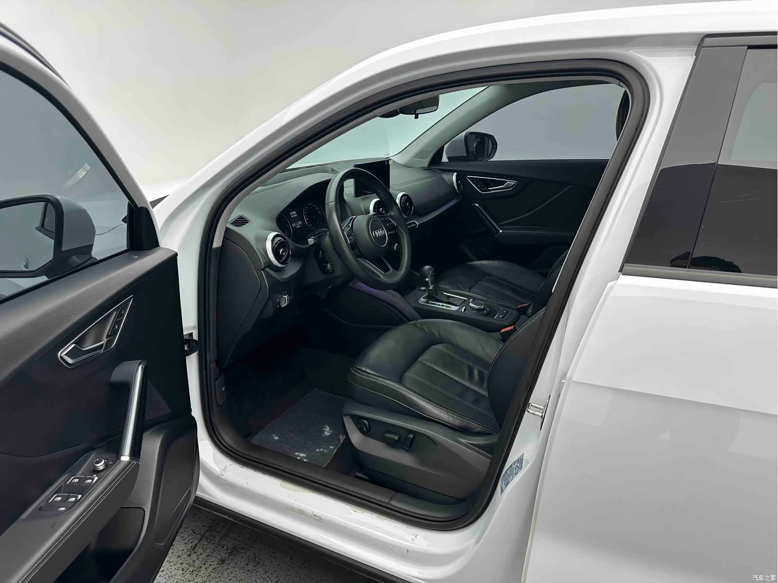 Audi Q2L, 2022 9