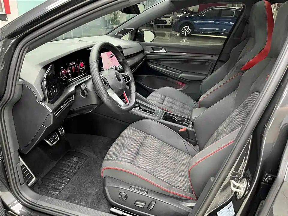 Volkswagen Golf GTI