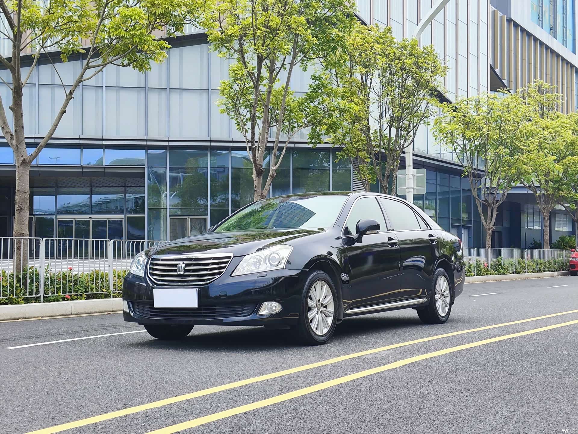 Toyota Crown, 2012 1