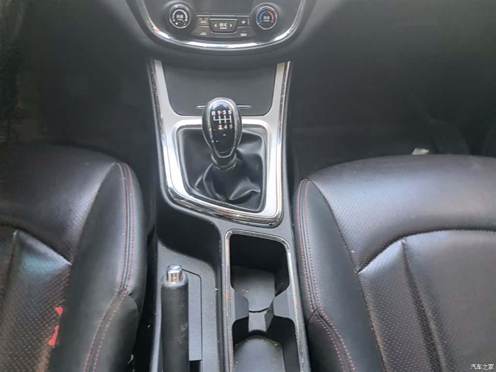 Wuling 560, 2017 14