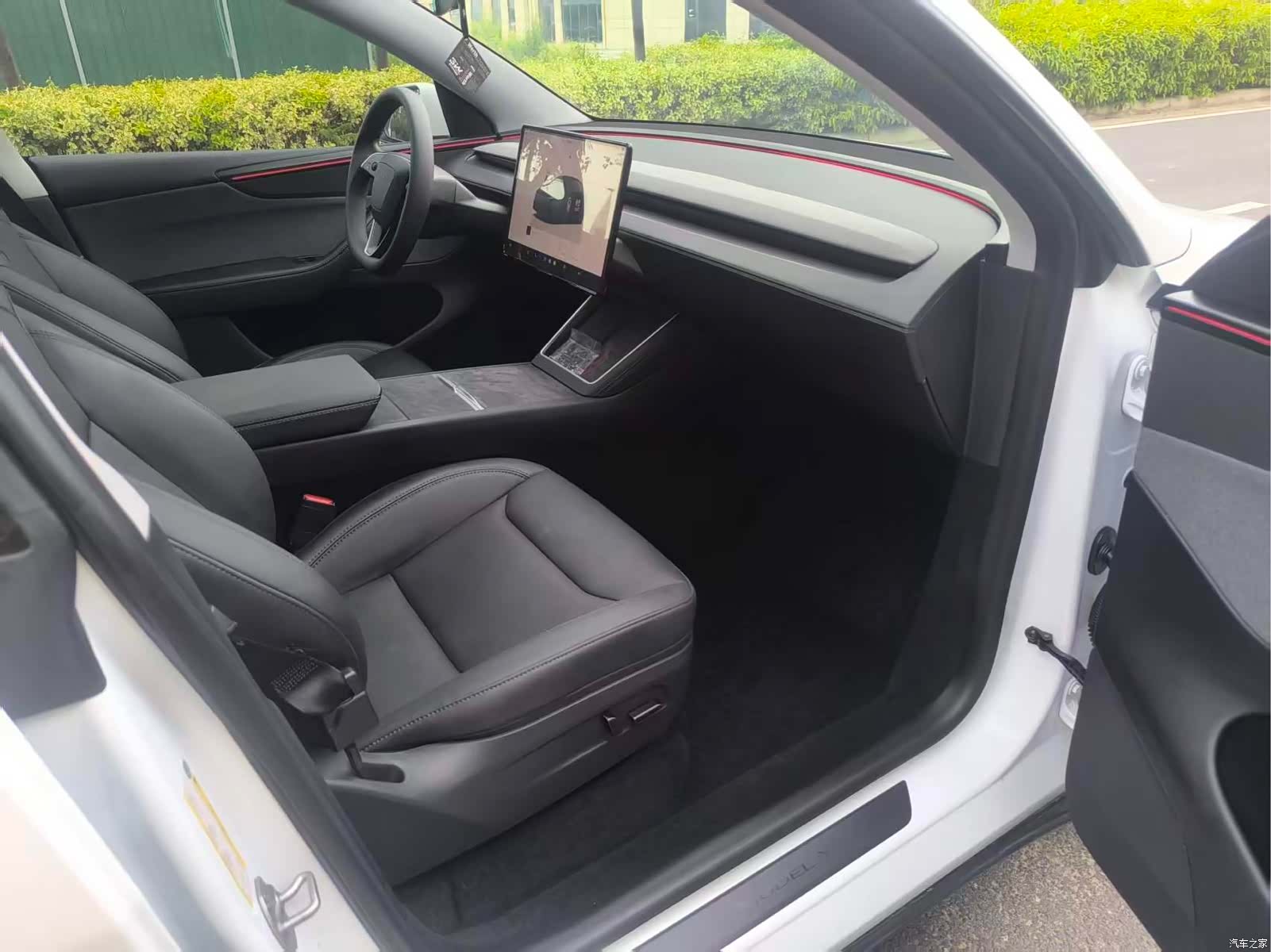 Tesla Model Y, 2025 14