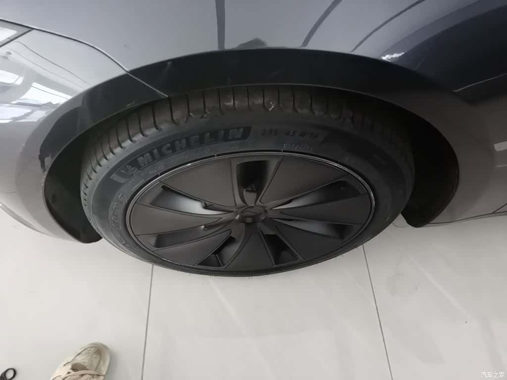 Tesla Model 3, 2024 23