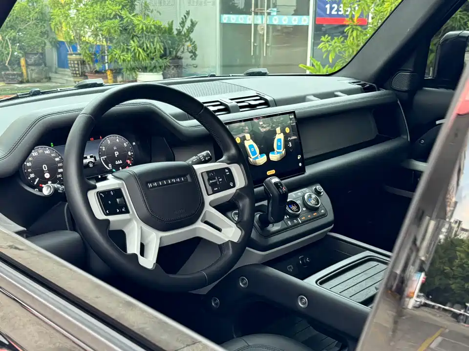 Land Rover guard
