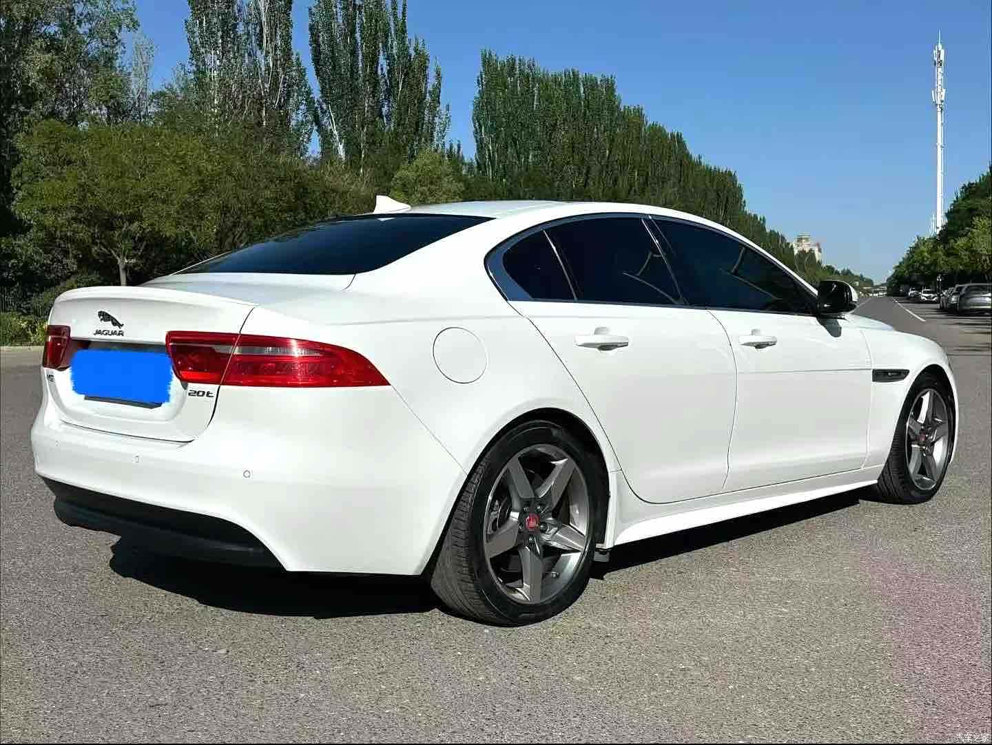 Jaguar XE, 2017 7