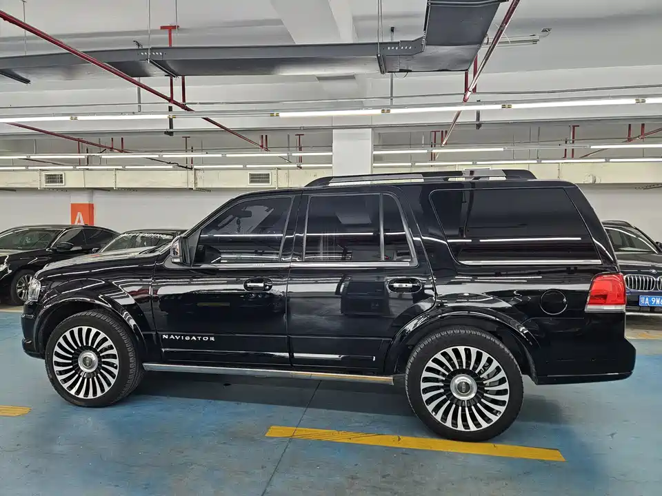 Lincoln Navigator