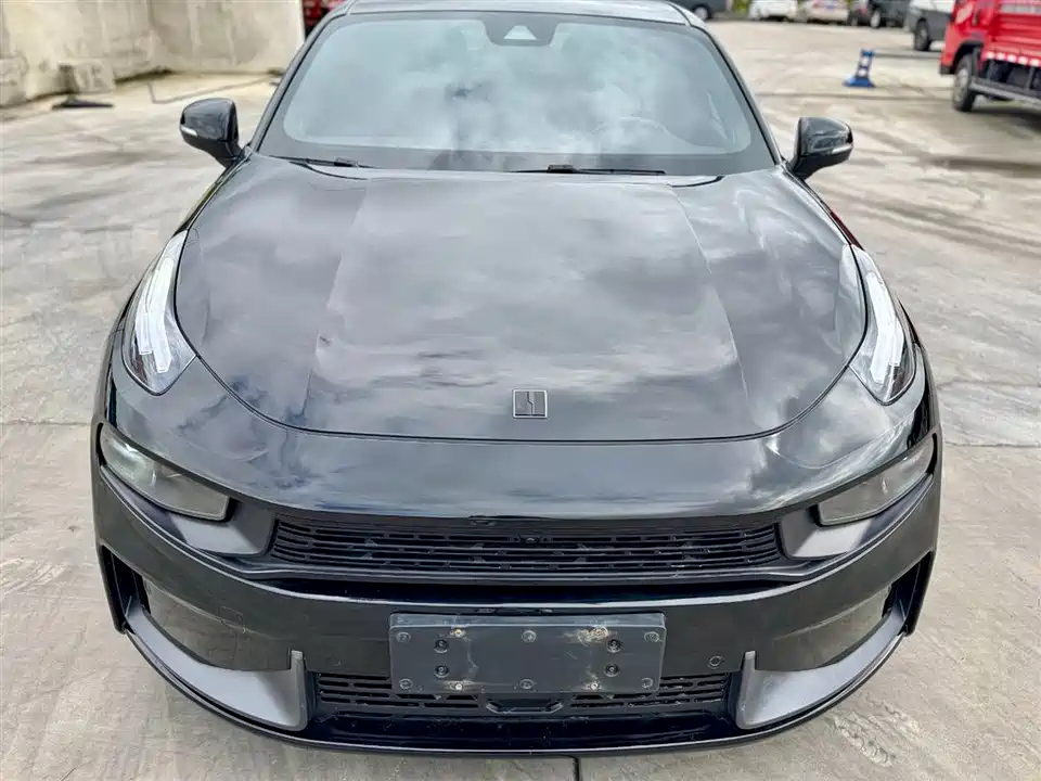 Lynk & Co 03
