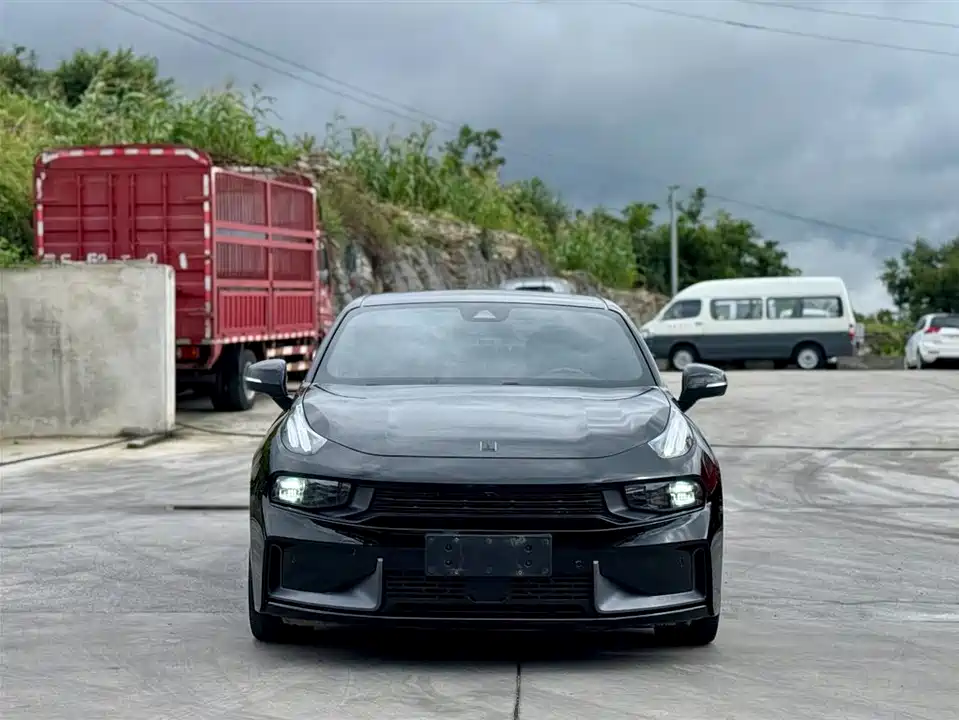 Lynk & Co 03