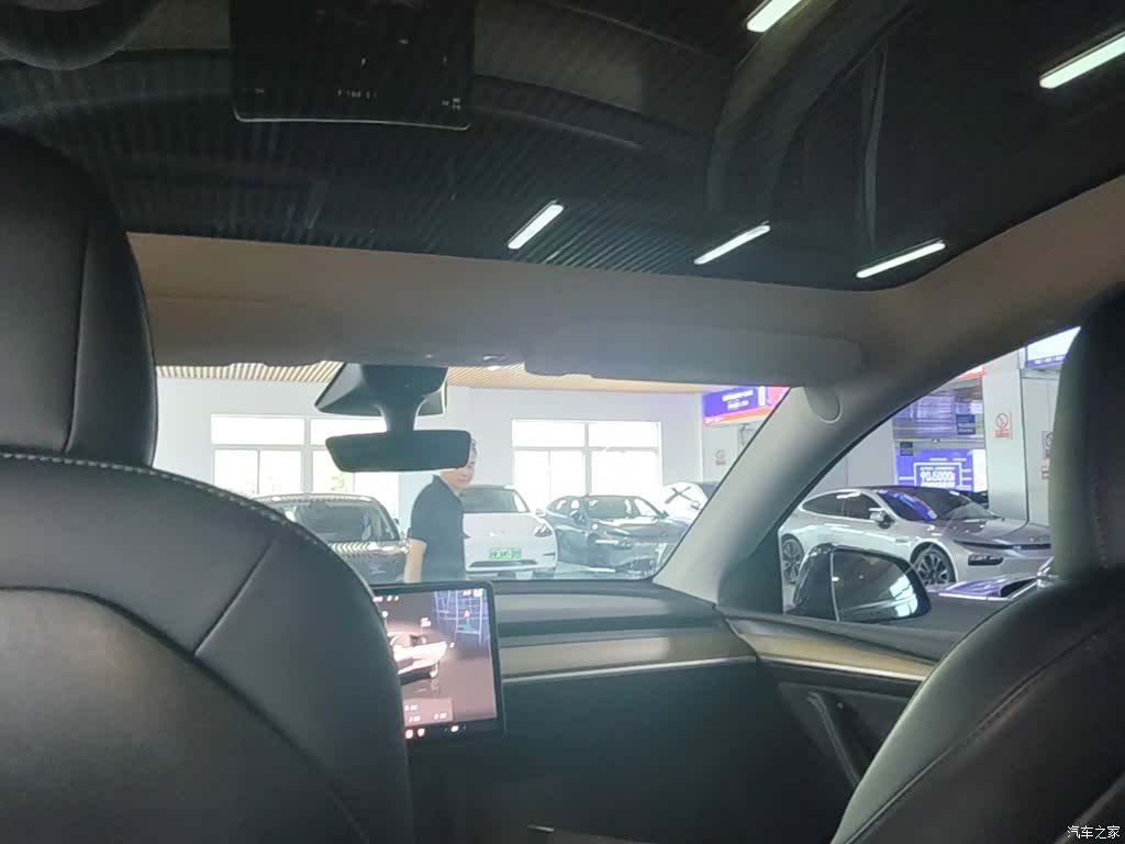 Tesla Model Y, 2022 18