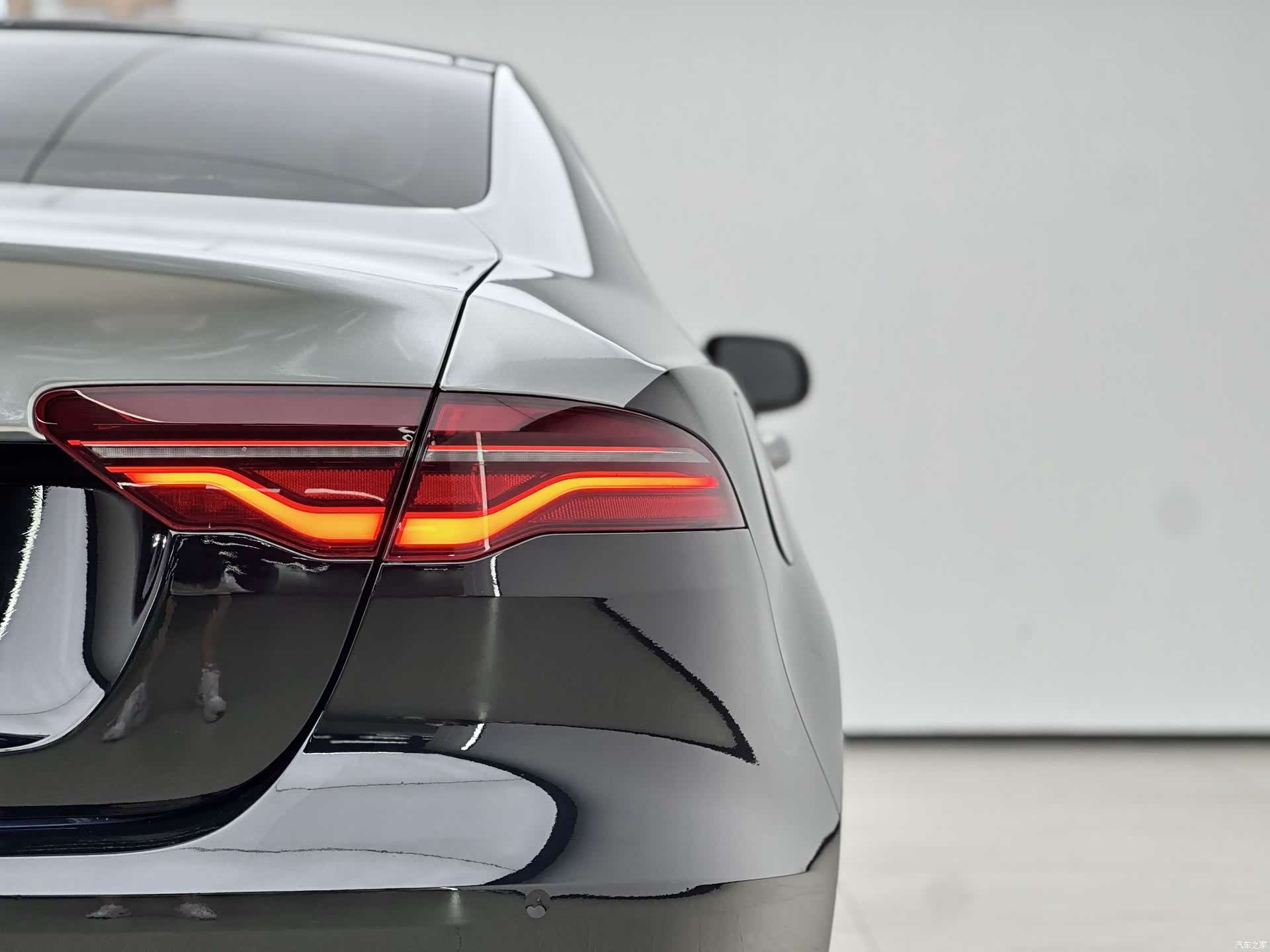 Land Rover XEL, 2021 12
