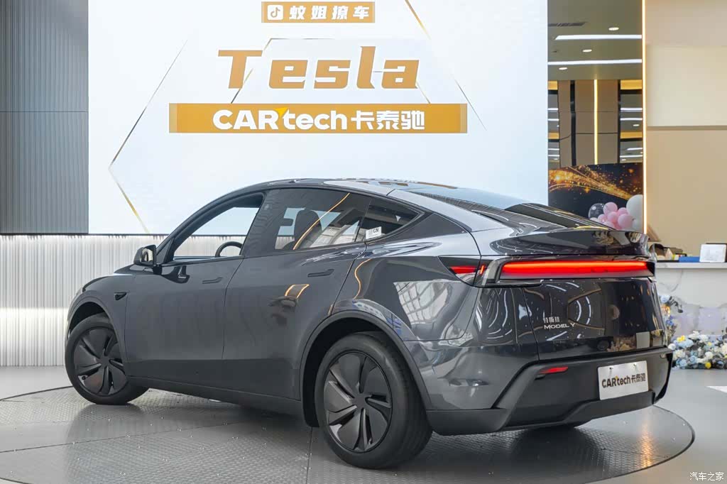 Tesla Model Y, 2026 все фото