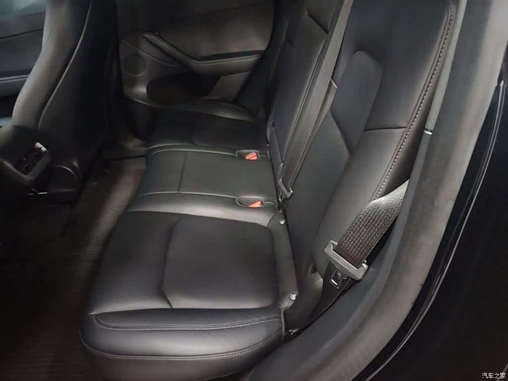 Tesla Model Y, 2023 17