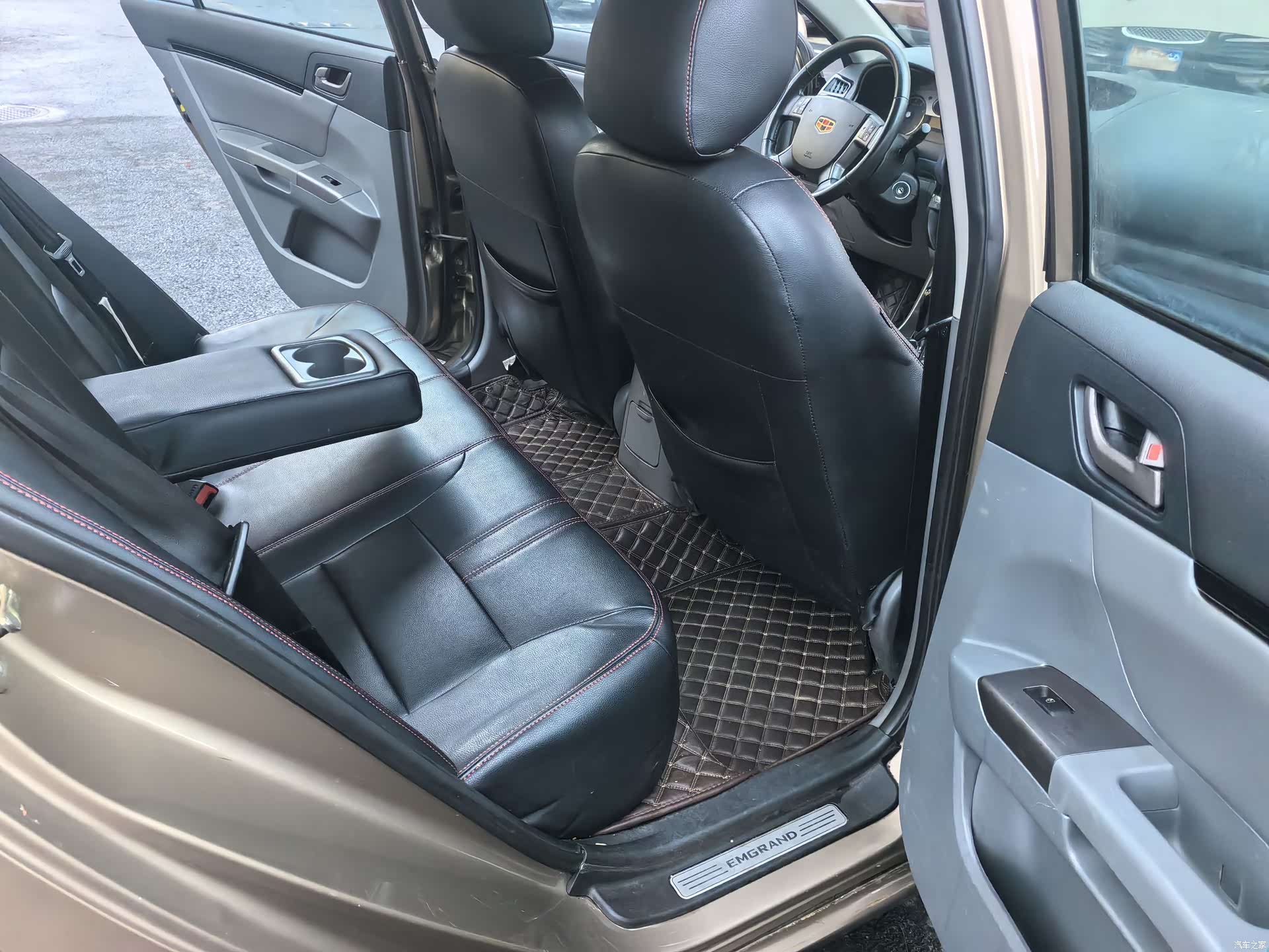 Geely Emgrand, 2012 7