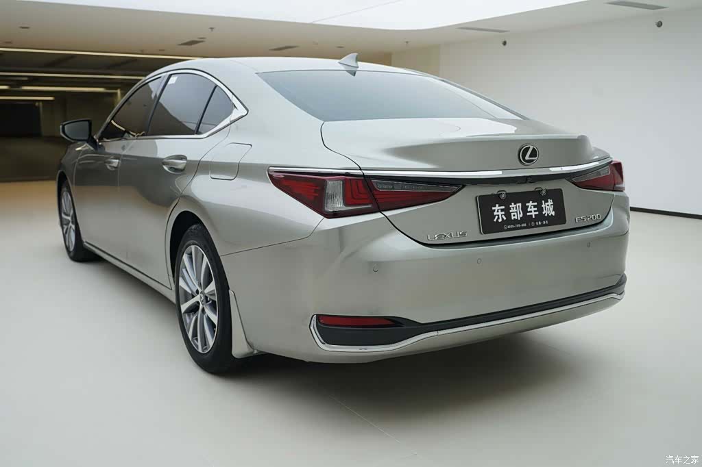 Lexus ES, 2019 4