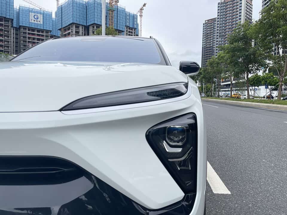 NIO ES6