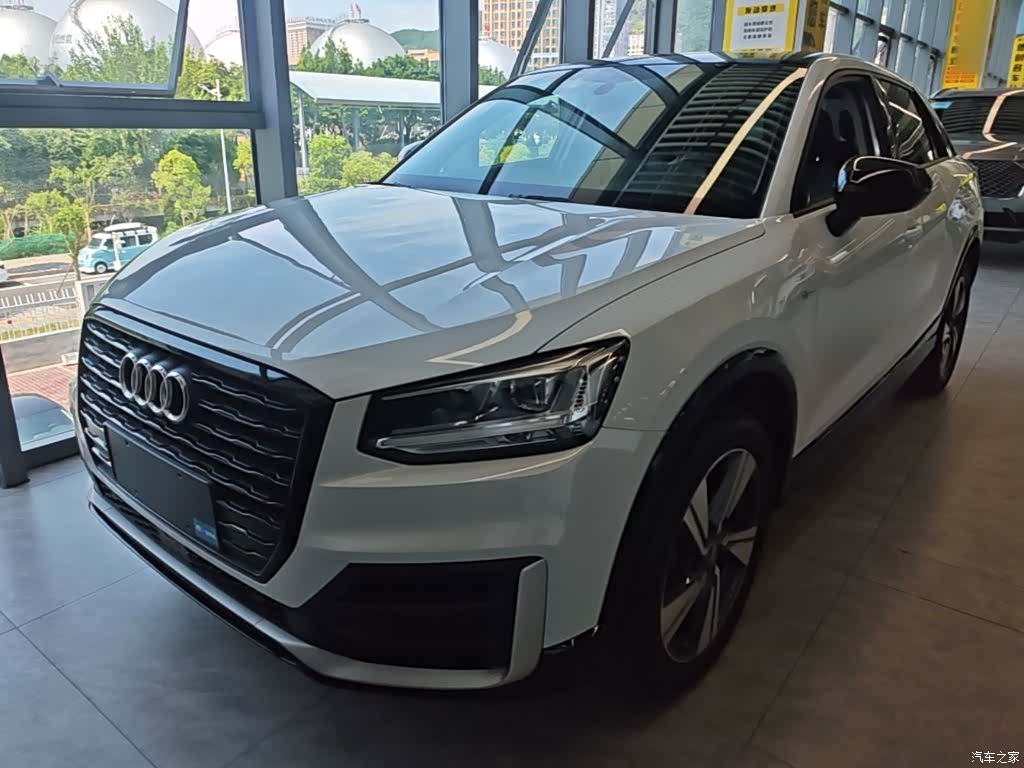 Audi Q2L, 2020 2