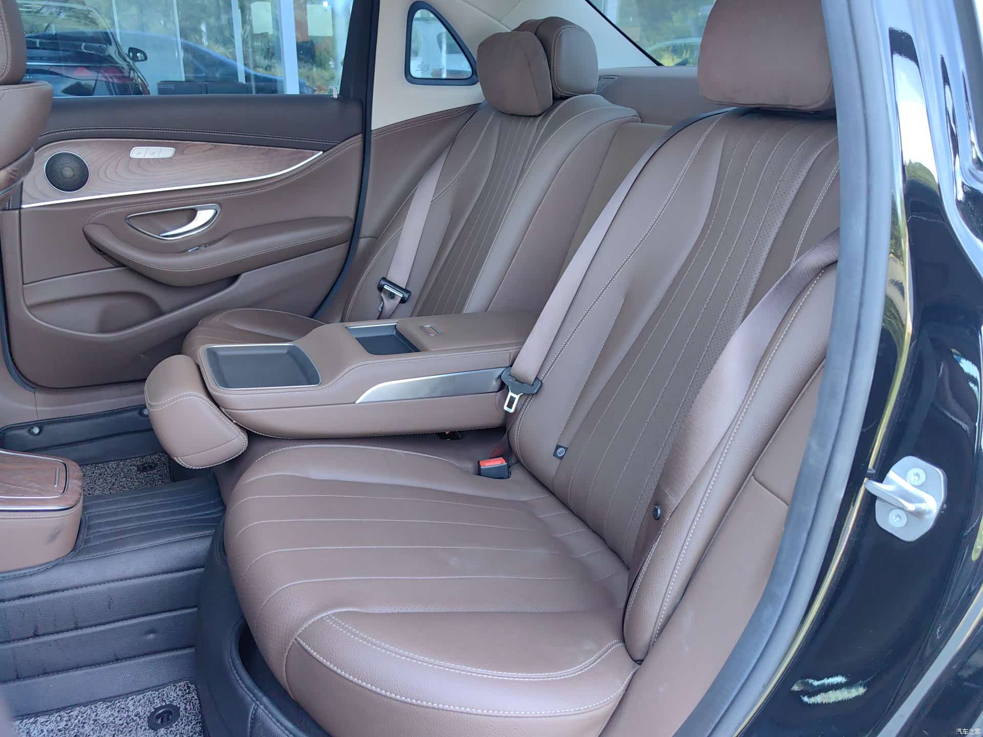 Mercedes-Benz E-Class, 2023 10