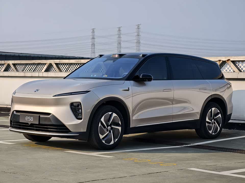 NIO ES8