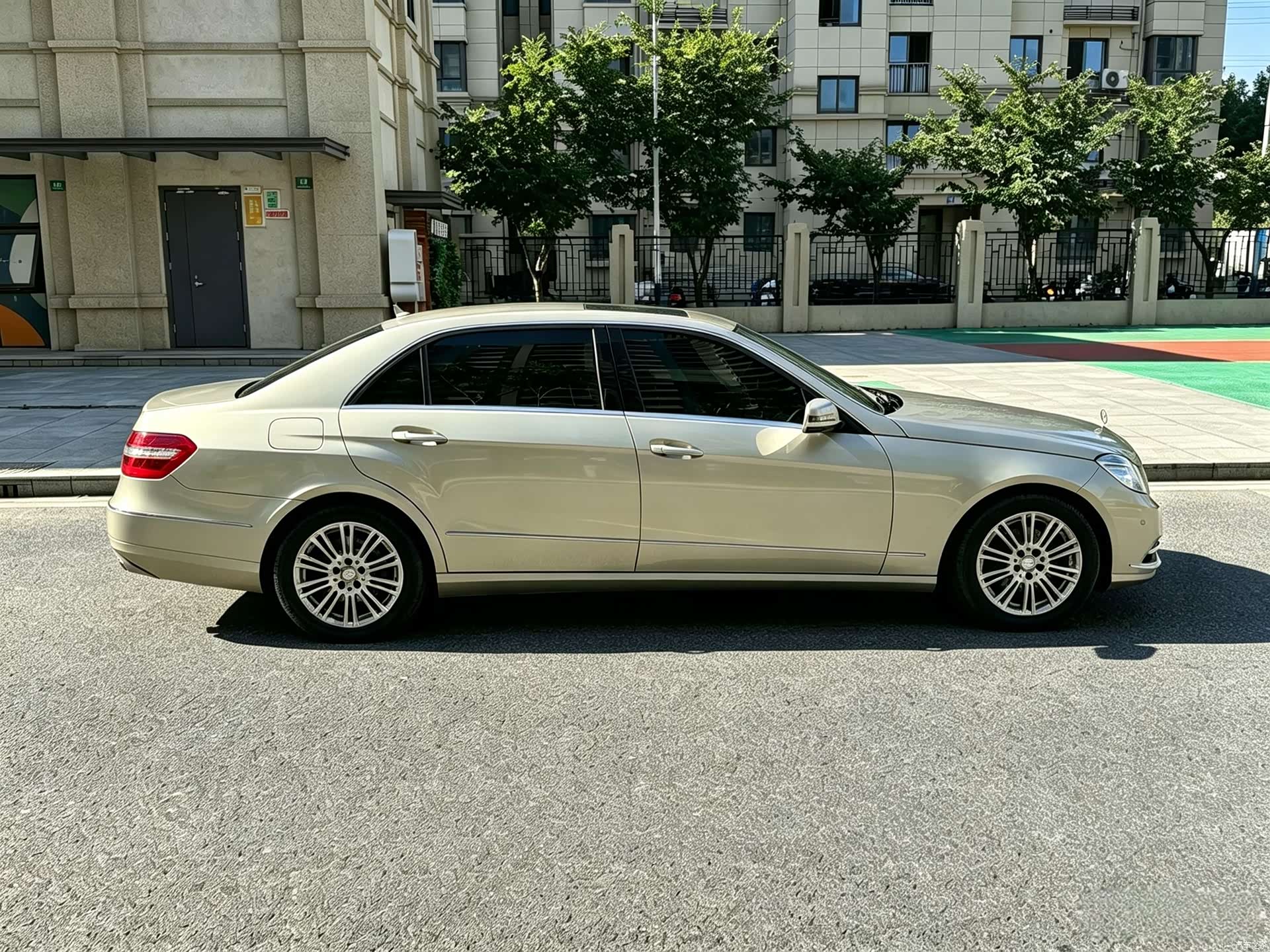 Mercedes-Benz E-Class, 2012 9