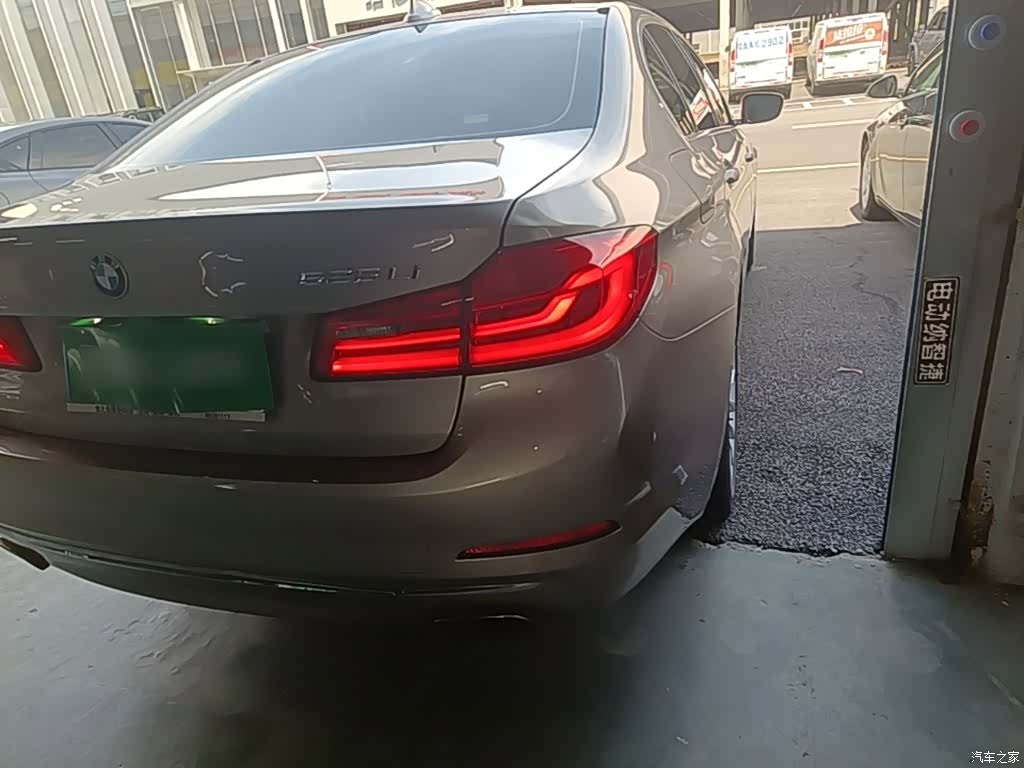 BMW 5 Series, 2018 8