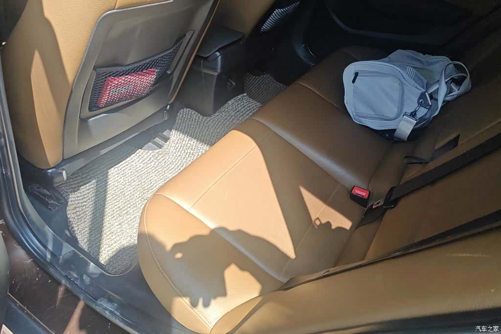 BMW X1, 2011 11