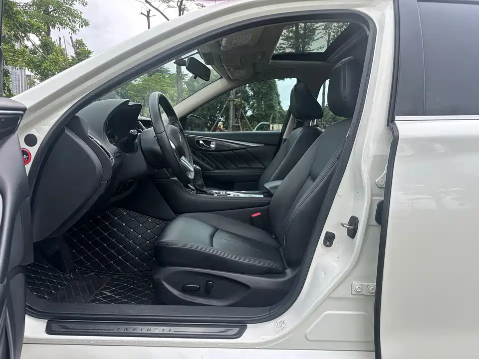 Infiniti Q50L