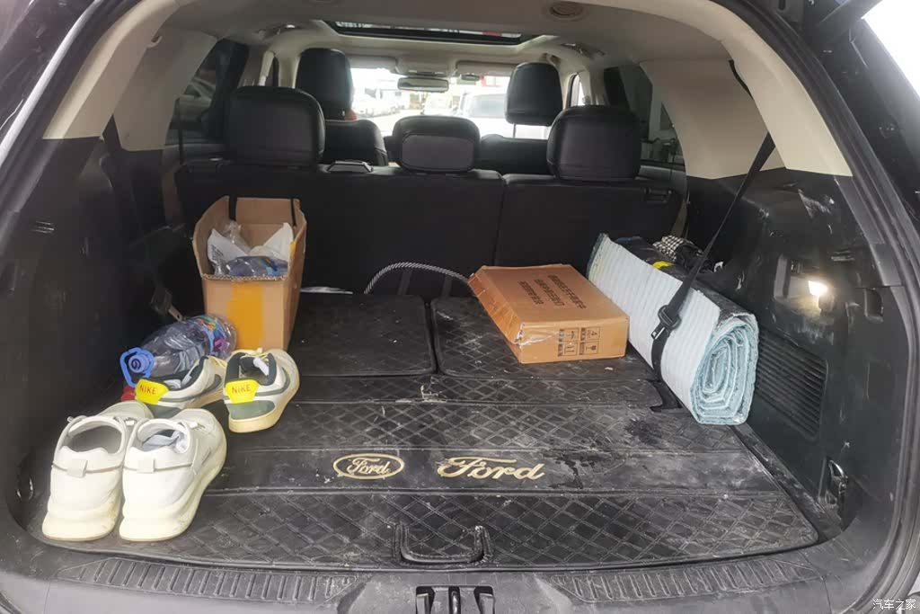 Ford Explorer, 2024 4