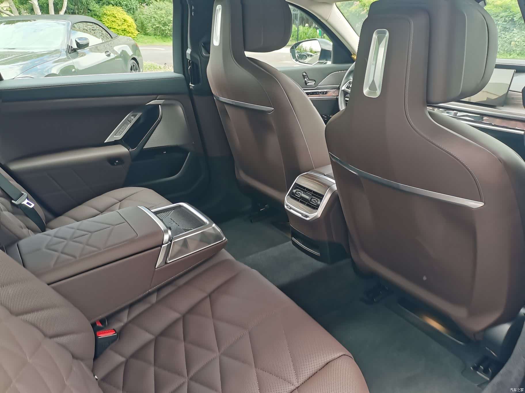 BMW i7, 2025 19