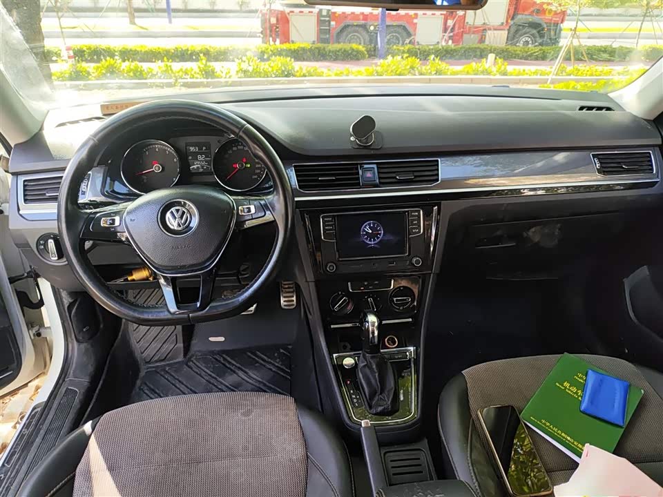 Volkswagen C-TREK Wei Collar