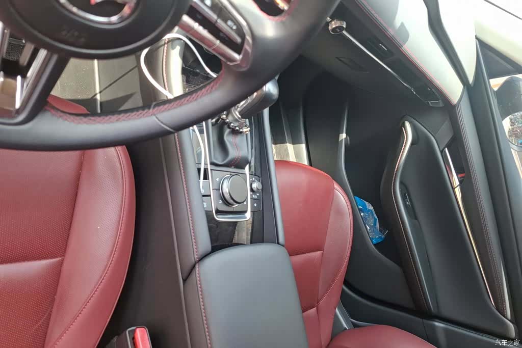 Mazda Mazda3, 2023 16