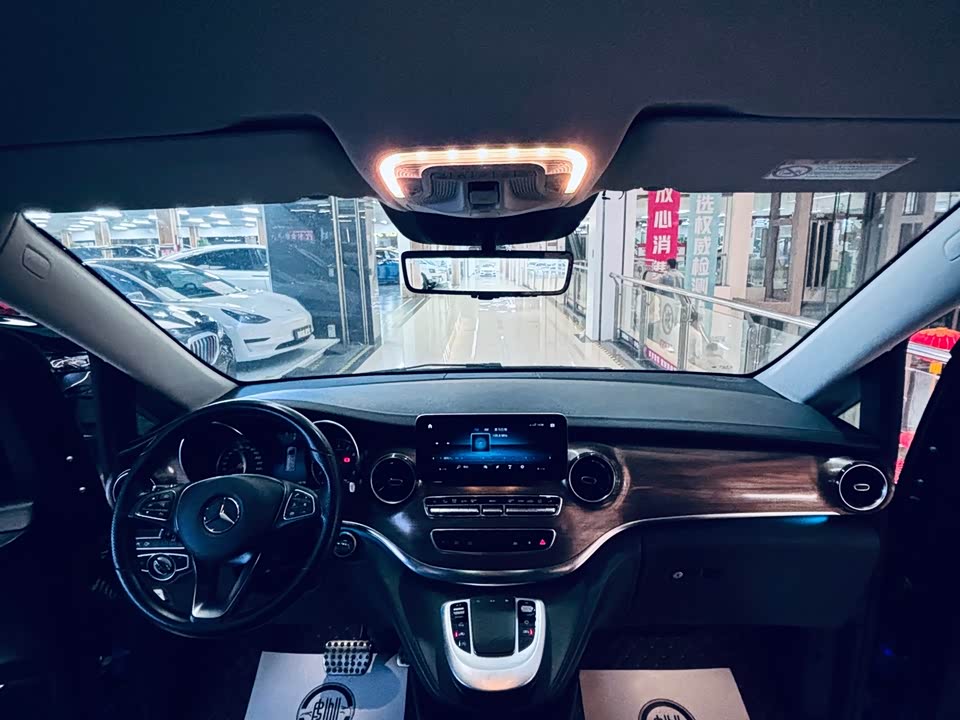 Mercedes-Benz V-class