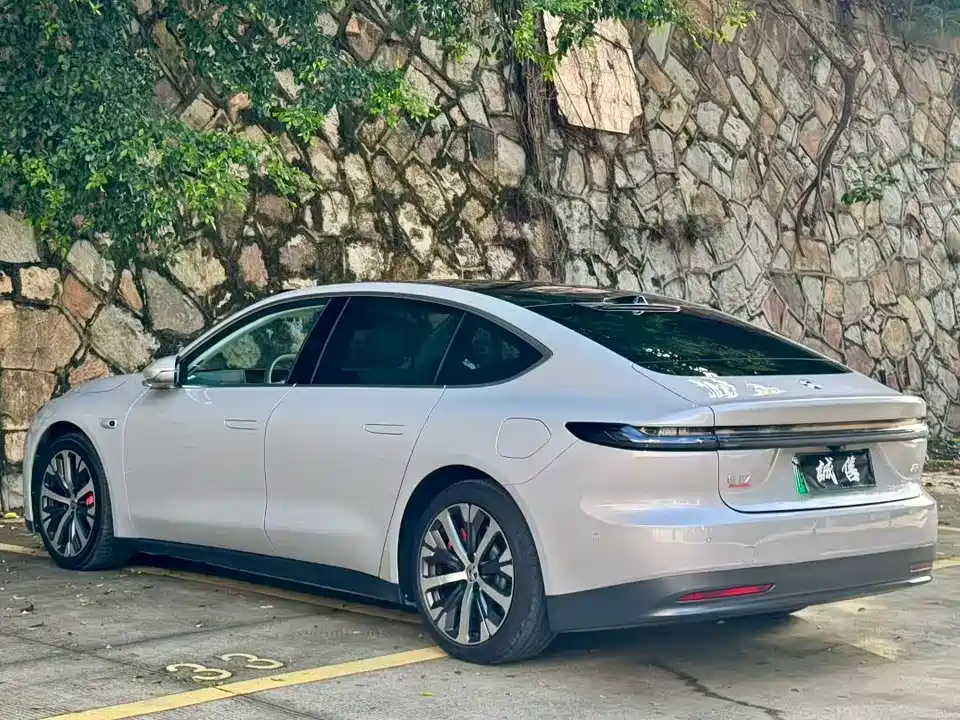 NIO ET7