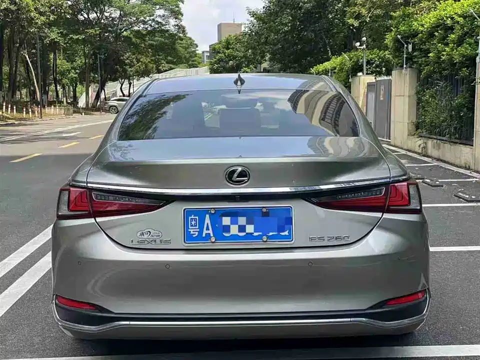 Lexus ES