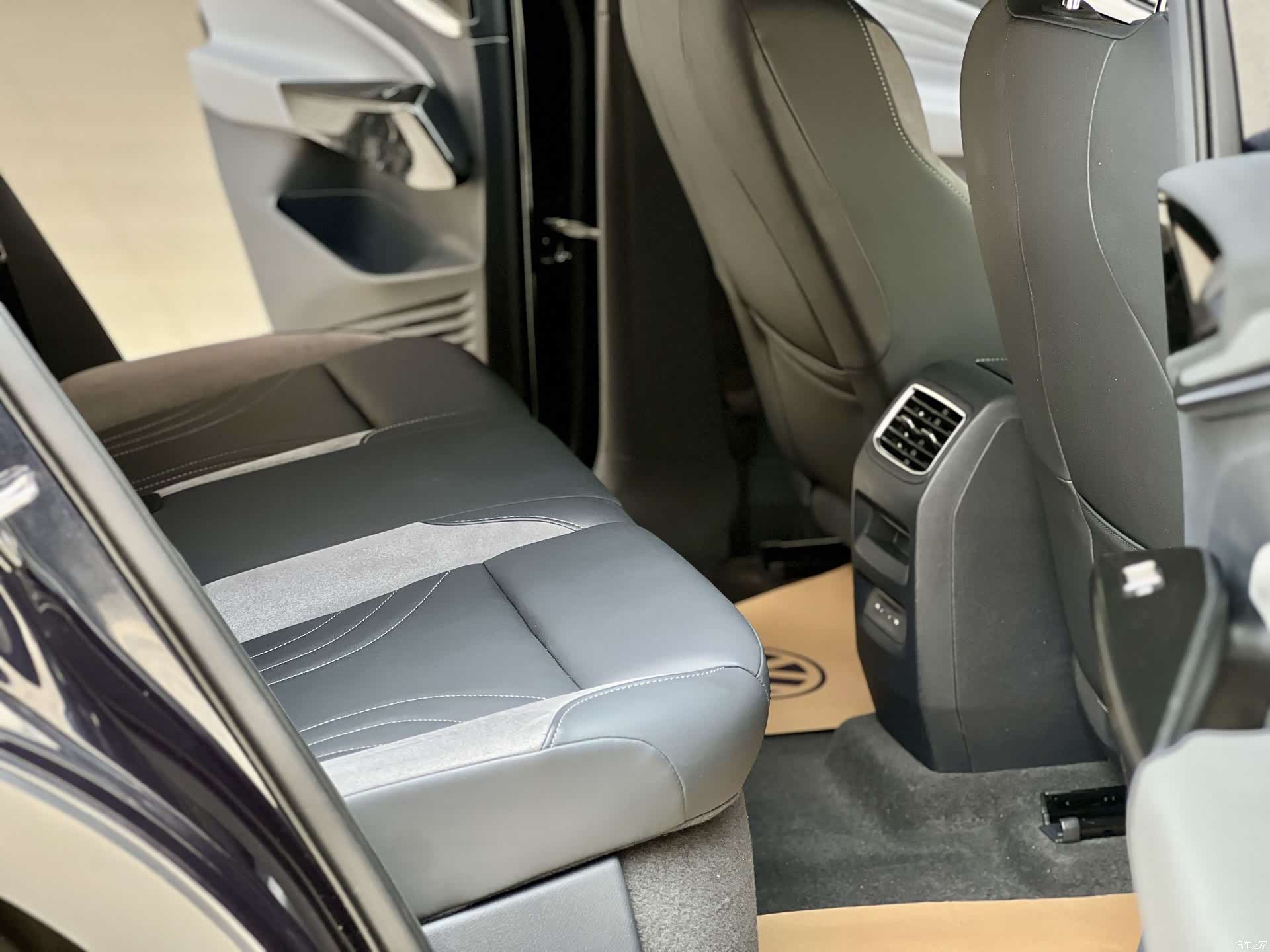Volkswagen ID.4, 2023 15