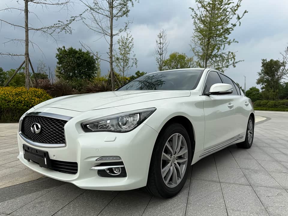 Infiniti Q50L