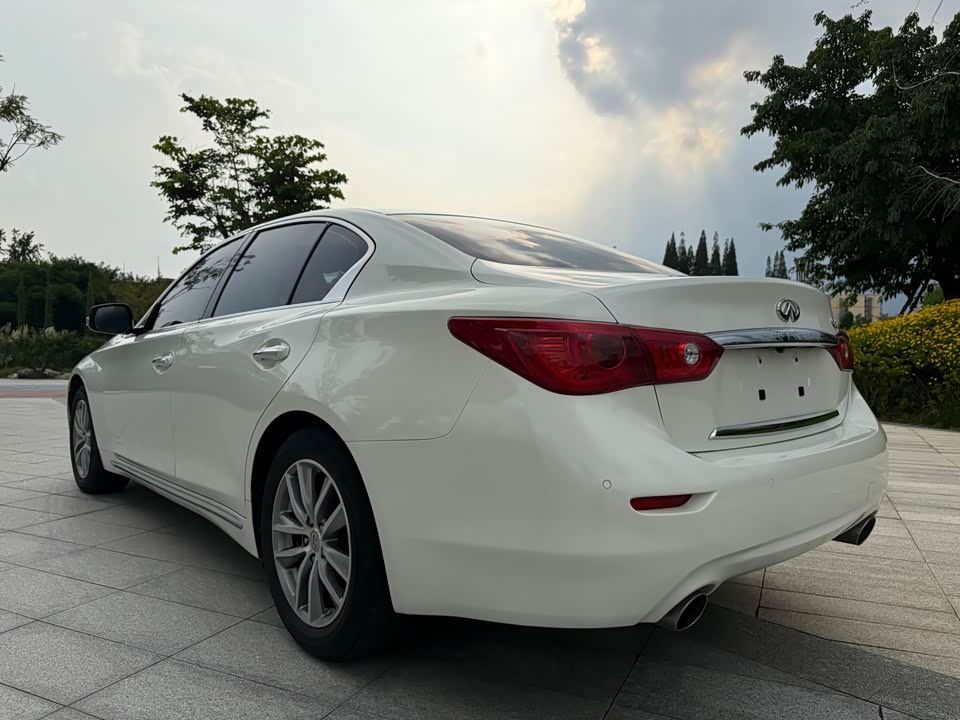 Infiniti Q50L