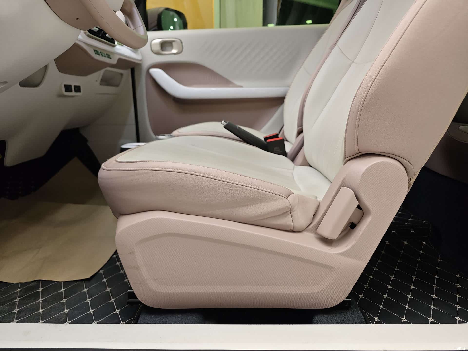 Geely Panda, 2025 10