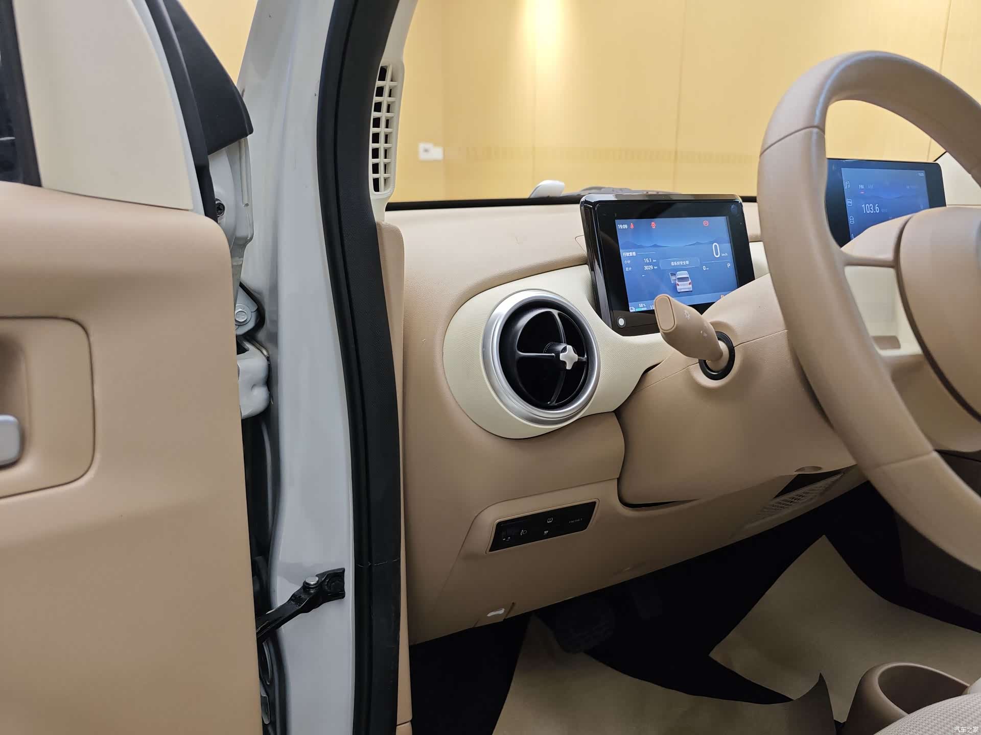 Wuling MINIEV, 2025 11