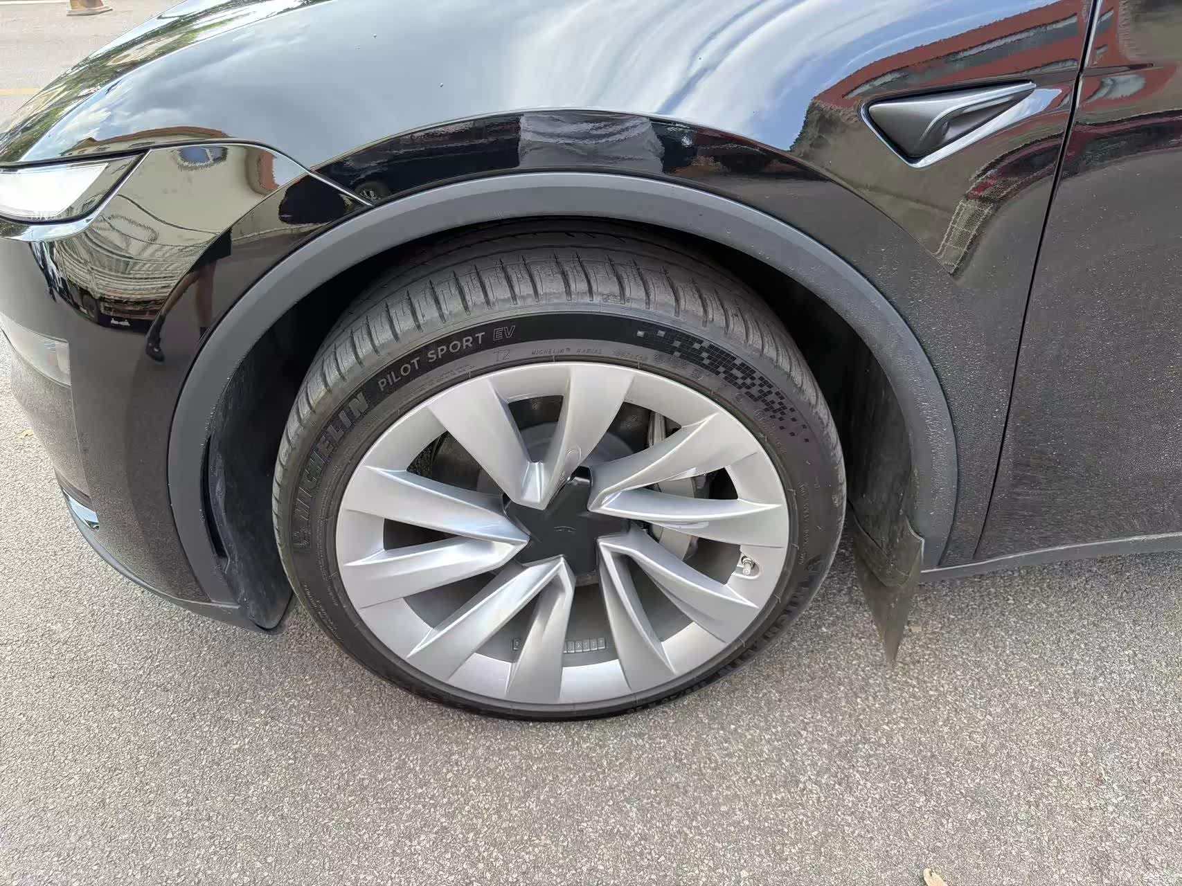 Tesla Model Y, 2025 3