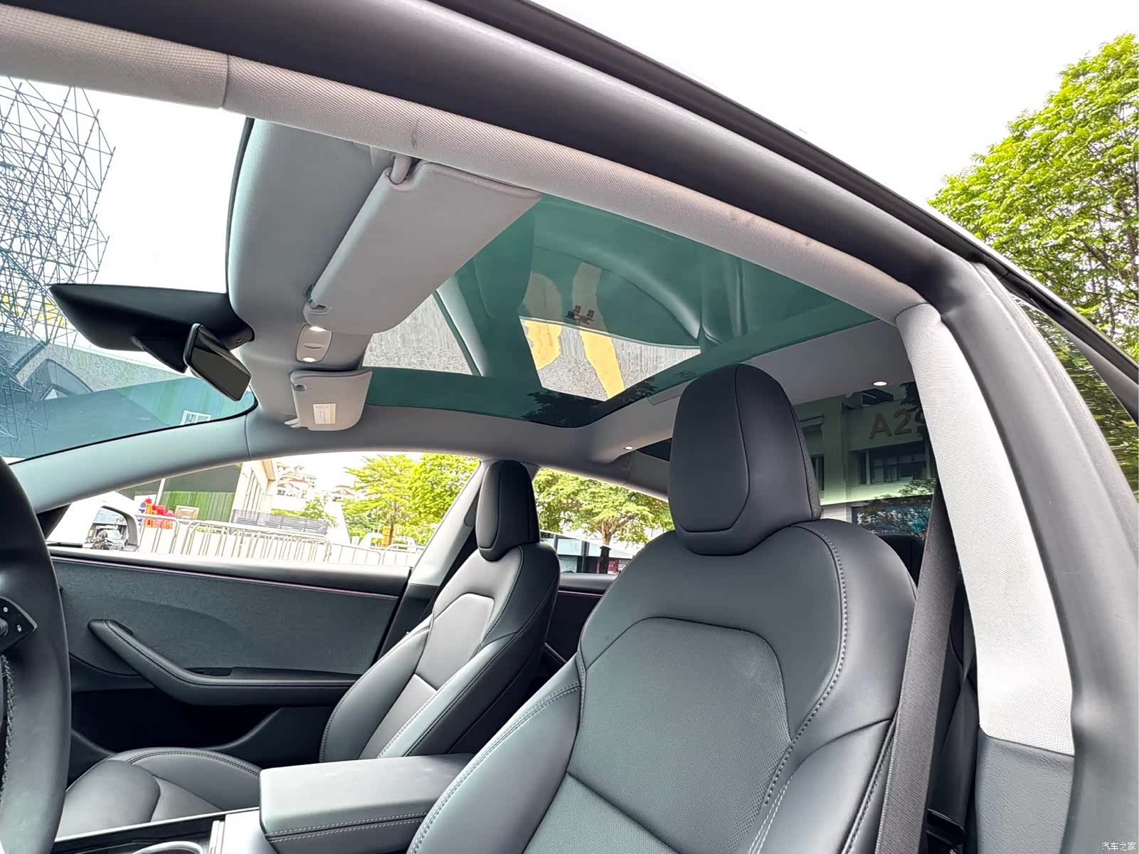 Tesla Model 3, 2025 22