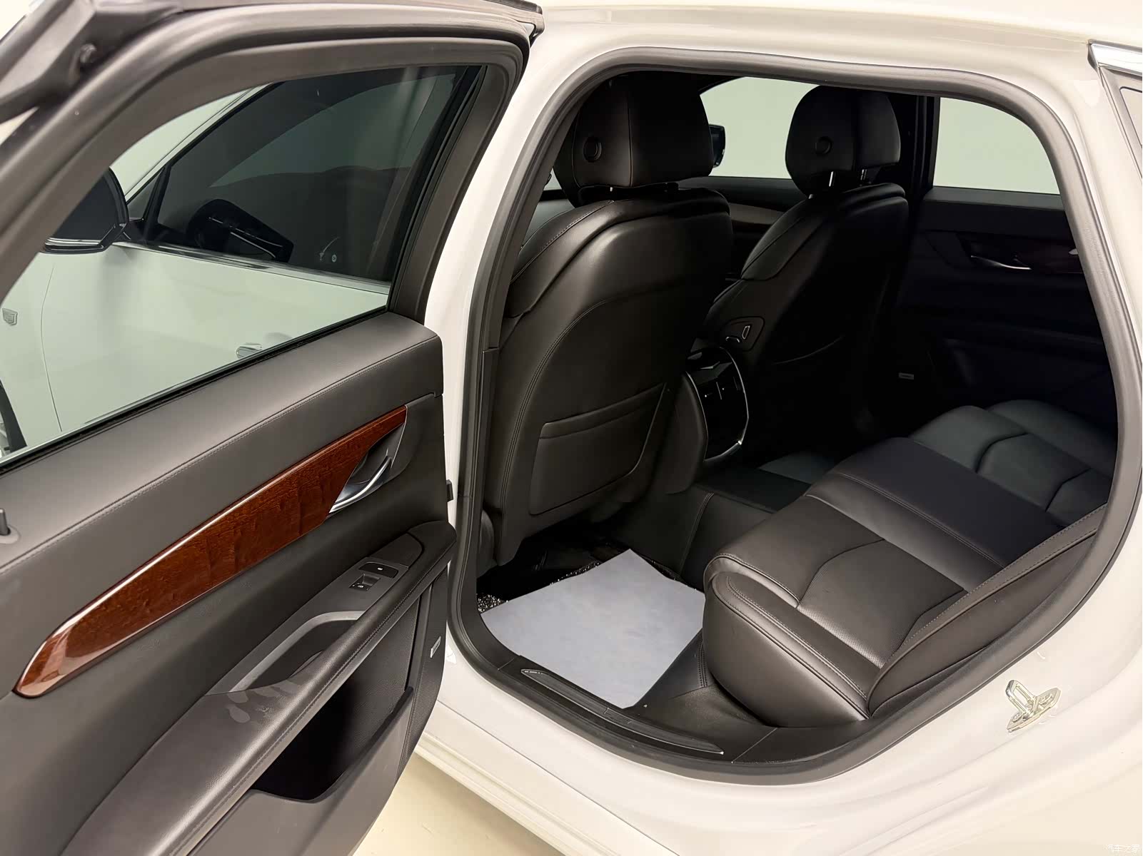 Cadillac CT6, 2023 13