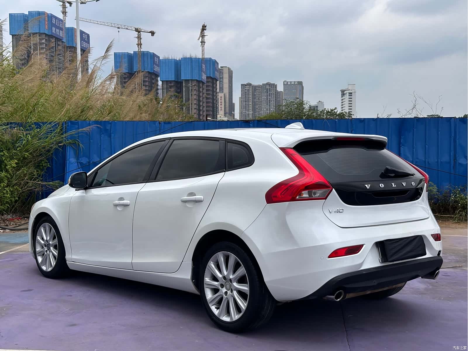Volvo V40, 2015 4