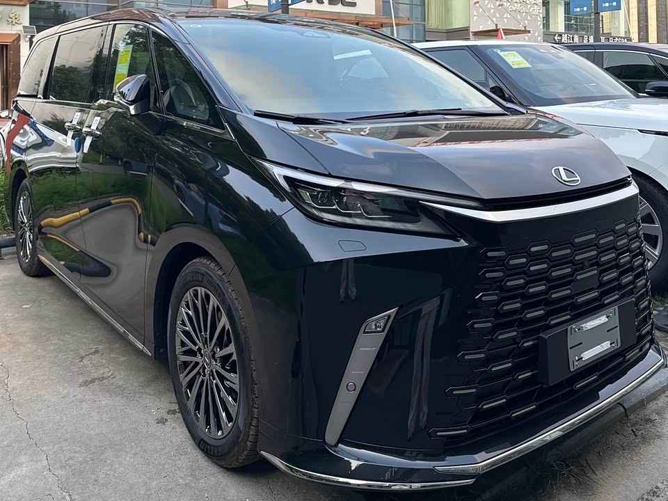Lexus LM Lexus LM