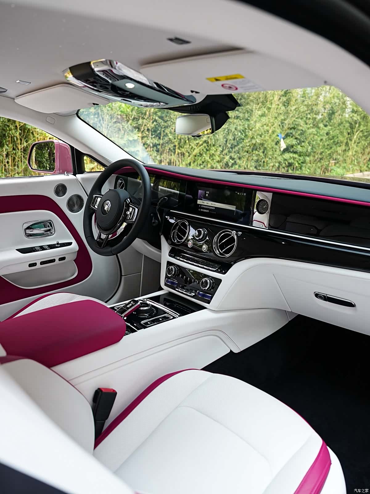 Rolls-Royce Spectre, 2025 15